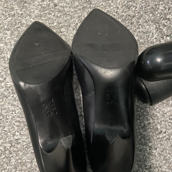 Naturalizer Black Pumps - Picture 4 of 4